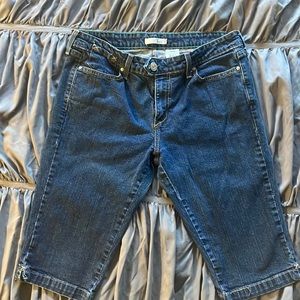 Adorable Levi’s low, skinny 545.